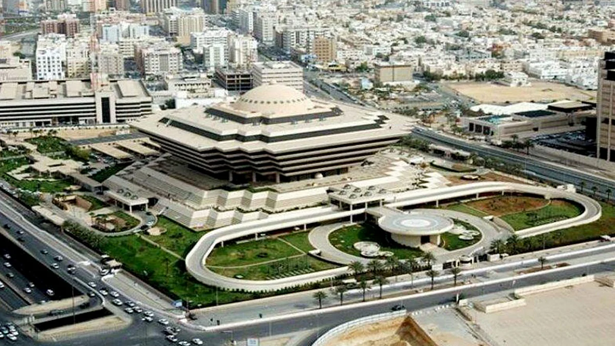 تشمل 7 فئات.. «الداخلية» تعلن الضوابط الصحية لتعليق الحضور إلى مقرات العمل