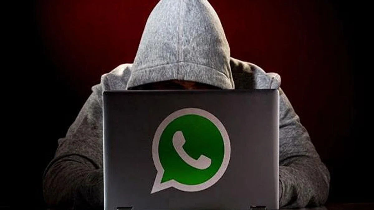 هل أنت منهم.. الملايين يستخدمون نسخة مزورة من «واتساب» يوميًا؟