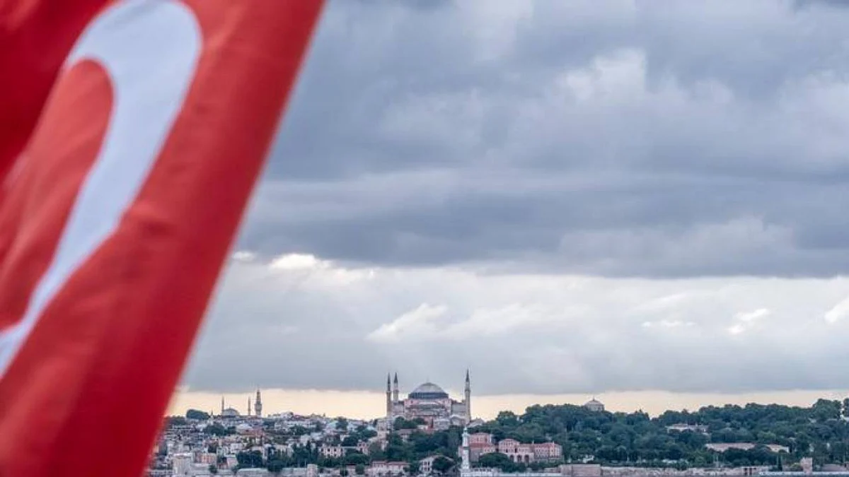 وسائل إعلام بريطانية تحذر من السفر والسياحة في تركيا