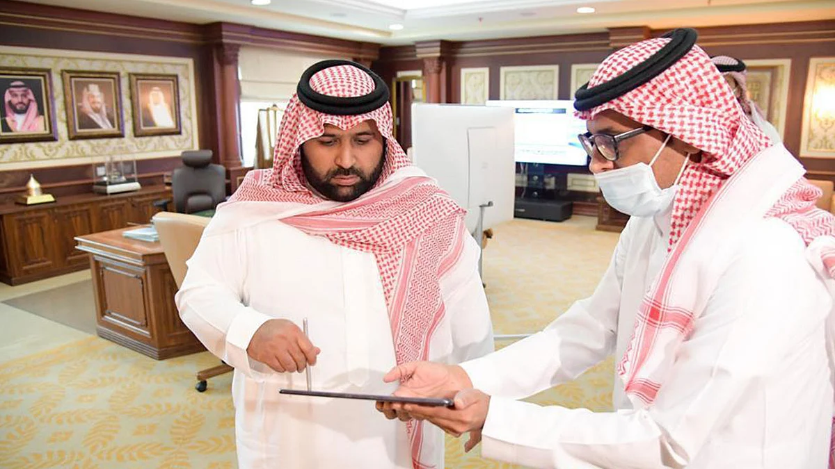 نائب أمير منطقة جازان يعتمد ترقية عدد من الموظفين عبر منصة «مسار»