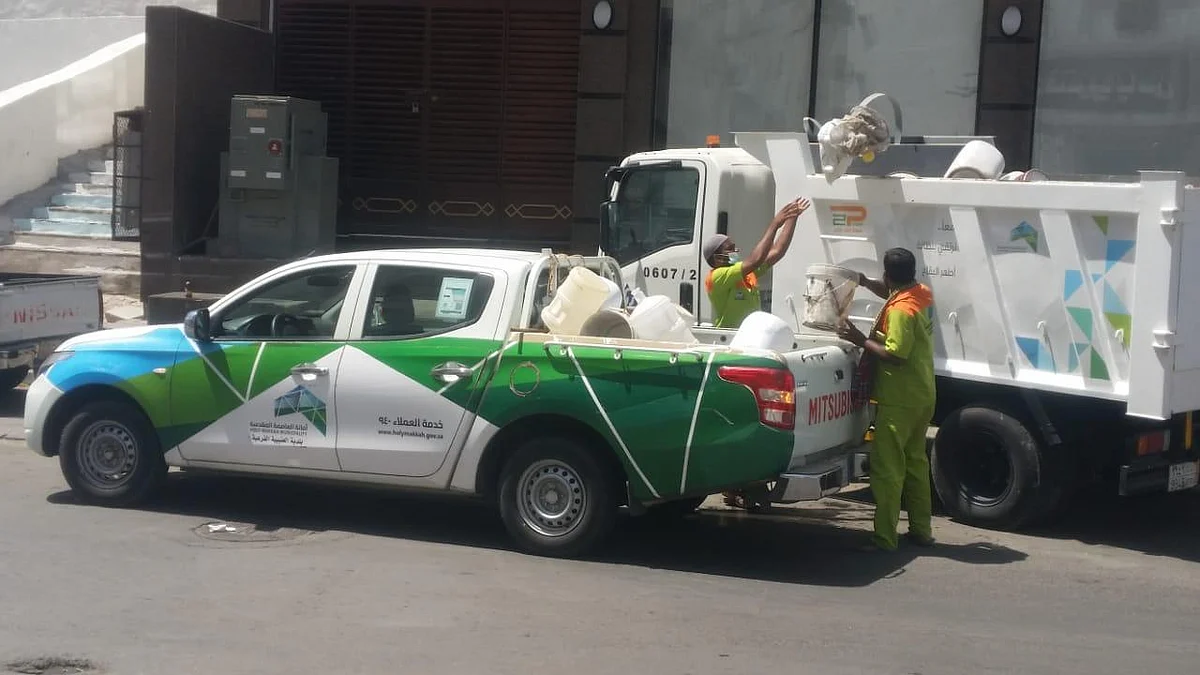 بالصور.. بلدية العتيبية بمكة تزيل 3360 طنًا من مخلفات البناء والهدم خلال أسبوع