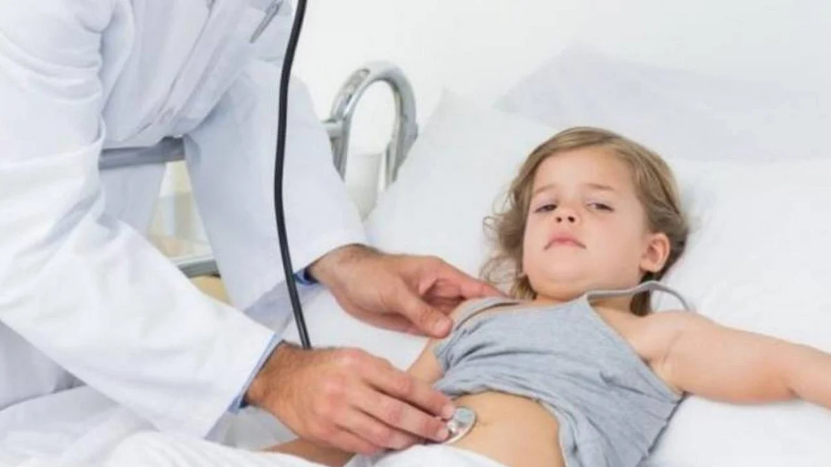 هذه الأعراض تُنذر بالداء البطني لدى طفلك