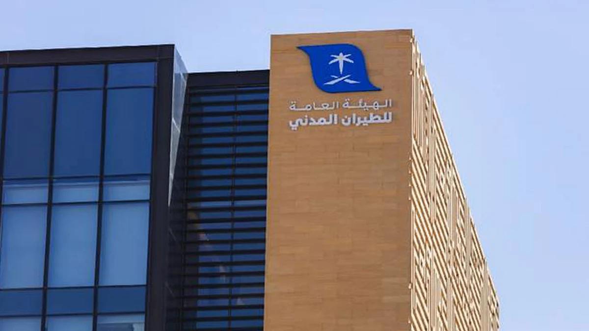 هيئة الطيران المدني تُحدد 9 حالات يتم فيها تعويض المسافرين.. تعرف عليها