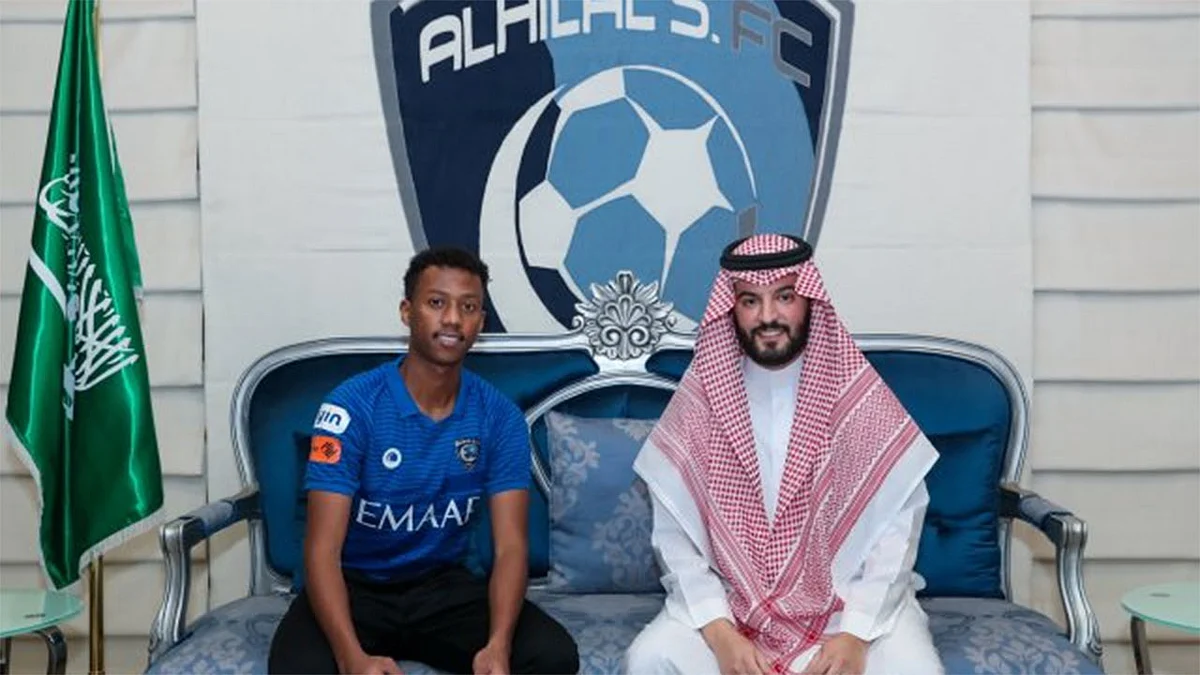 الهلال يجدد عقد ناصر الدوسري لمدة ثلاث سنوات