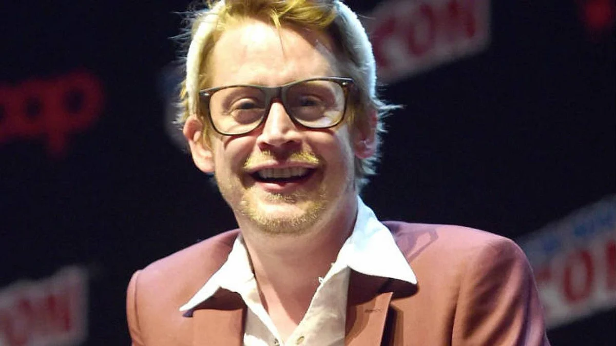بالصور.. بطل فيلم Home Alone يعاني من أزمة منتصف العمر