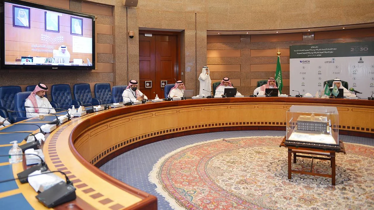 بالصور.. جامعة الملك عبدالعزيز تخصص مقاعد دراسية للأيتام