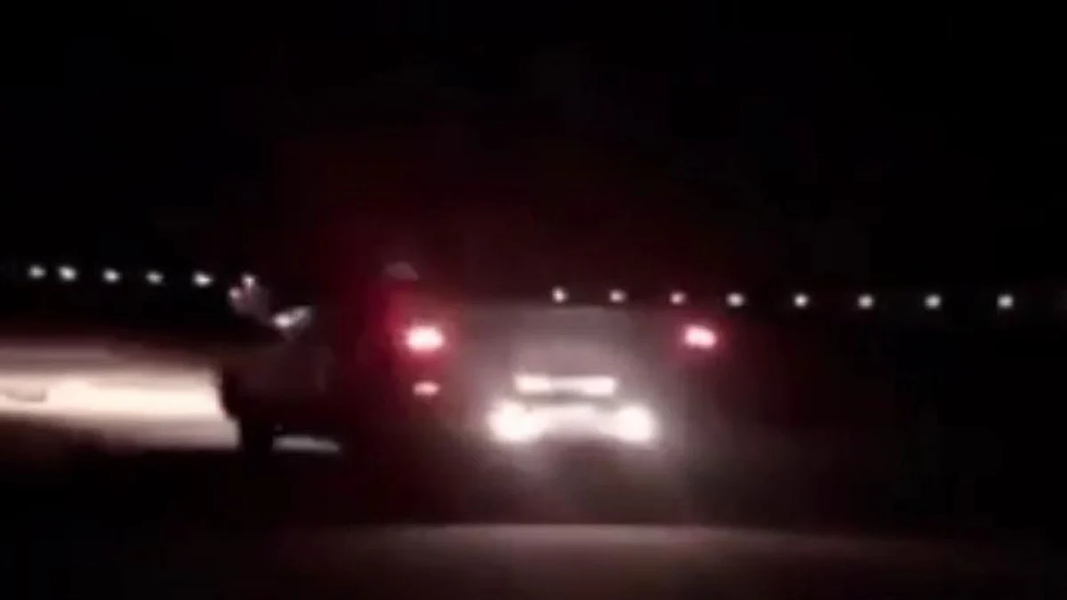 بالصور.. قائد مركبة يمارس التفحيط بالشمالية.. والمرور يضبطه