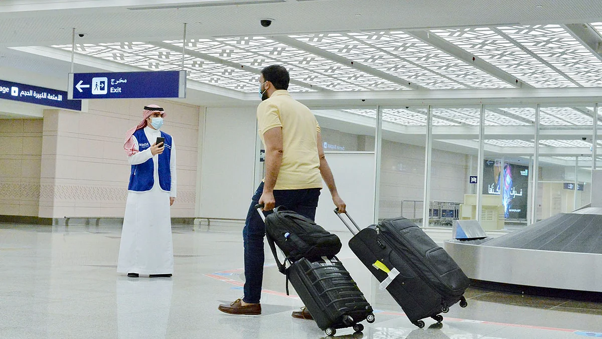 «الطيران المدني» توضح شروط دخول غير السعوديين إلى المطارات بعد رفع تعليق الرحلات الدولية