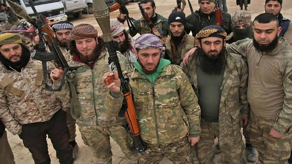 على غرار ليبيا.. هل تخطط تركيا لتجنيد مرتزقة سوريين للقتال في أرمينيا؟