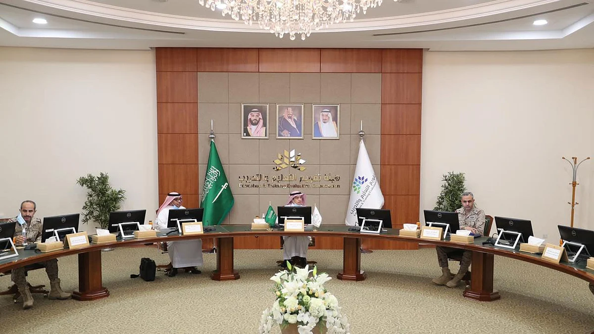 رئيس هيئة تقويم التعليم والتدريب يلتقي وفدًا من وزارة الدفاع