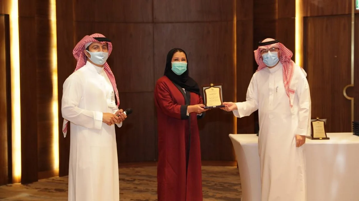 هيئة التخصصات الصحية تُكرِّم أعضاء مشروع كفايات التمريض والصيدلة