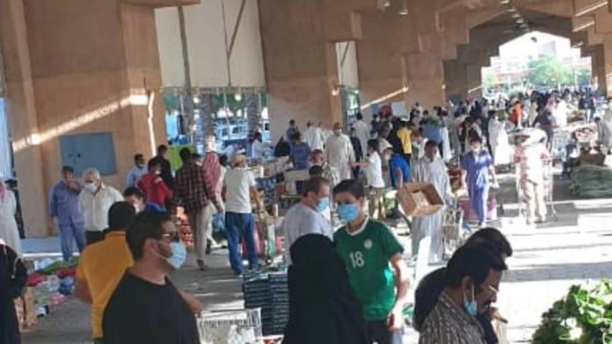 بالفيديو والصور.. نرصد مخالفات عدم الالتزام بالتباعد في أسواق الرياض.. وعضو بالمجلس البلدي يعلق
