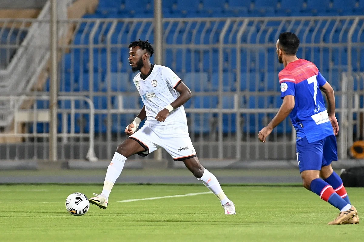 عين على الصدارة.. الرائد في مهمة ثقيلة أمام الشباب «المُجدد»