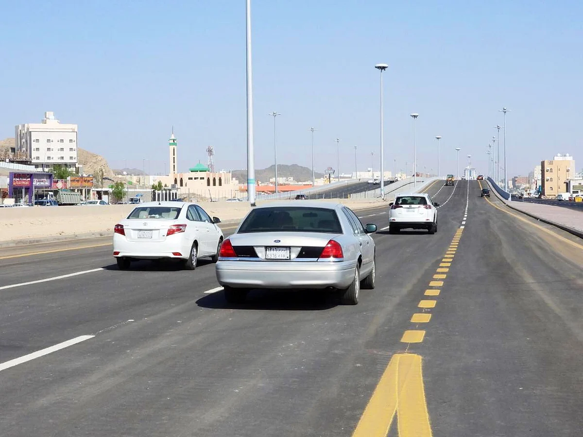 يبلغ طوله 800 متر.. افتتاح جسر تقاطع طريق المدينة بمكة المكرمة