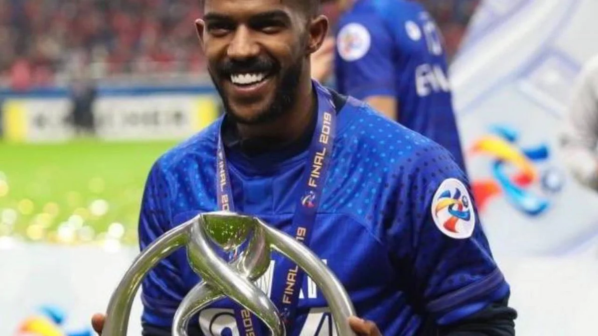 نواف العابد يودع جماهير الهلال برسالة مؤثرة