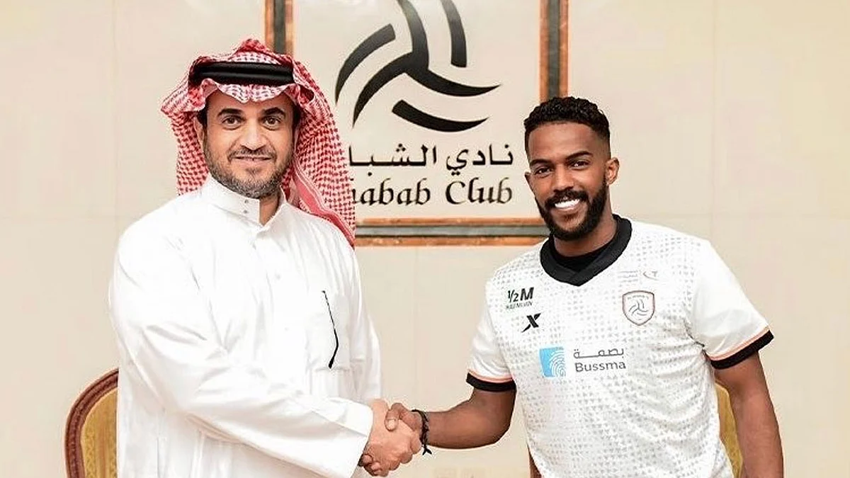 بعد مسيرة حافلة مع الهلال.. نواف العابد يوقع رسميًّا للشباب 3 سنوات