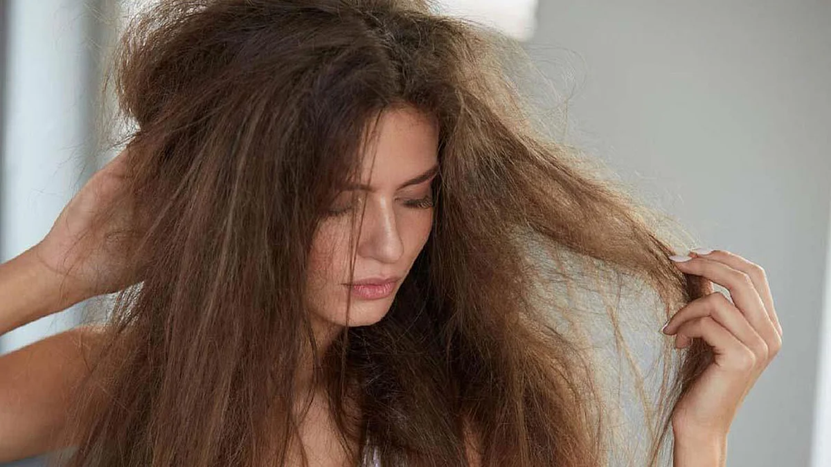 نصائح ذهبية للعناية بالشعر في موسم الشتاء