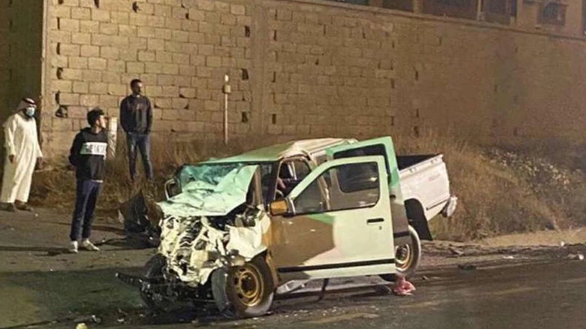 بالصور.. حادث تصادم سيارتين في الباحة يصيب 4 أشخاص