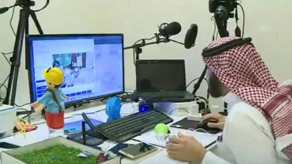 بالفيديو.. معلم يلجأ لـ «حيلة ذكية» للتدريس عن بُعد مع طلاب ذوي الاحتياجات الخاصة