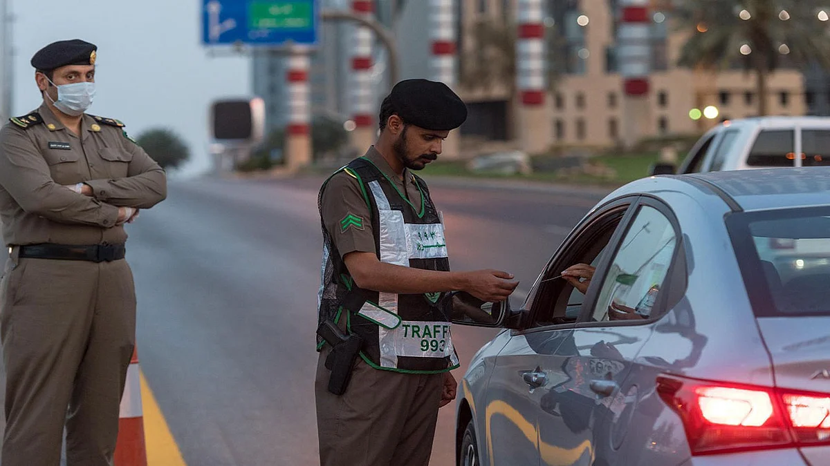 اليوم.. تطبيق الرصد الآلي لمخالفة «عدم الالتزام بمسارات الطرق» في 3 مدن