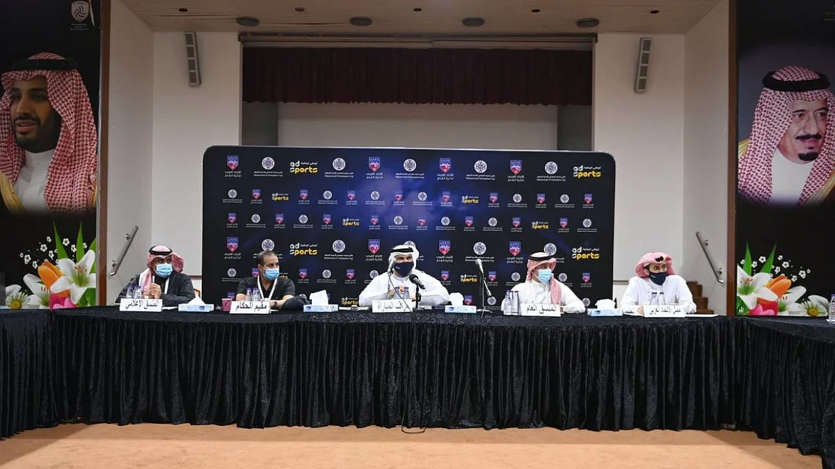 مدرب الشباب يتمسك بمطاردة اللقب المفقود منذ 20 عامًا