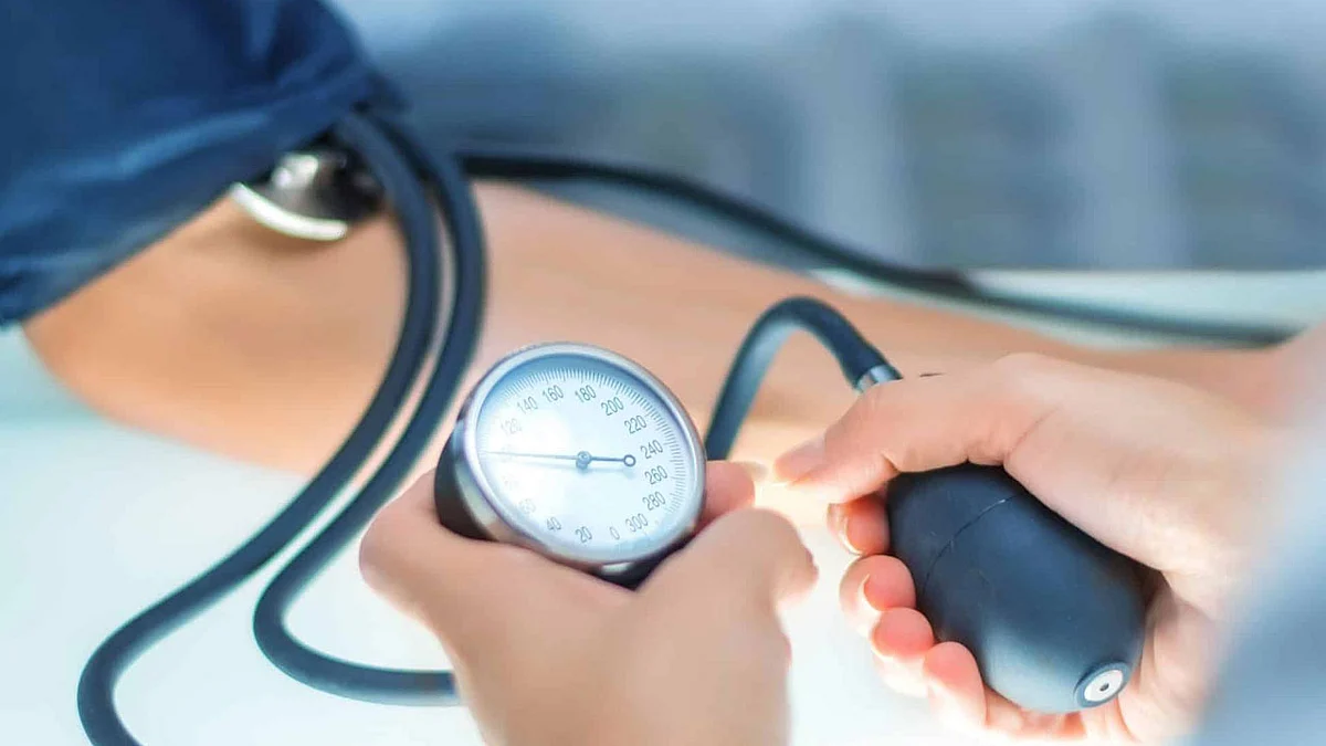 أعراض تنذر بارتفاع ضغط الدم.. تعرف عليها