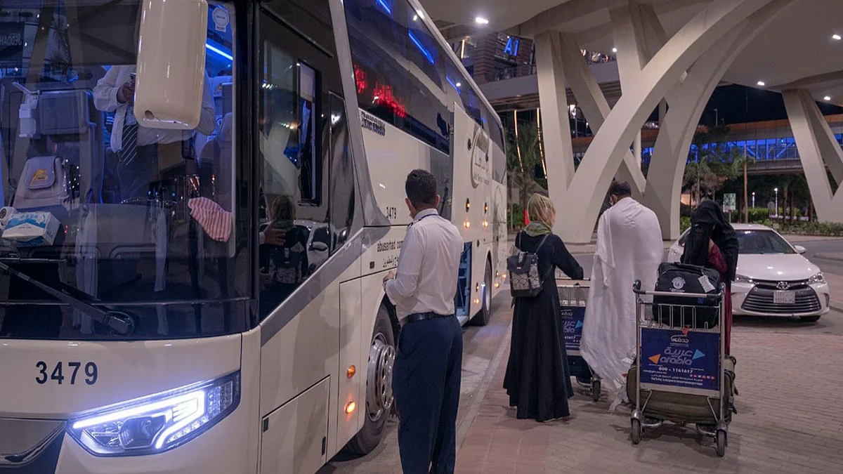 بالصور.. وصول فوج جديد من معتمري باكستان إلى جدة
