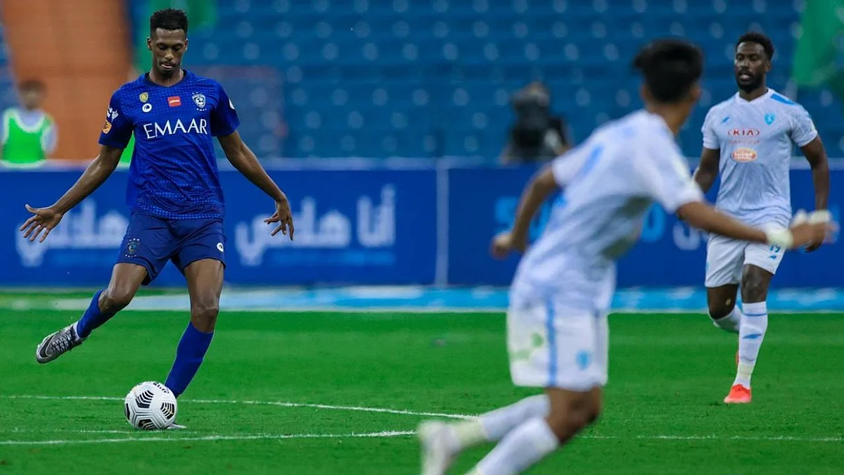 بالفيديو.. الهلال يكرم وفادة الفتح بثلاثية.. ويقبض على الصدارة