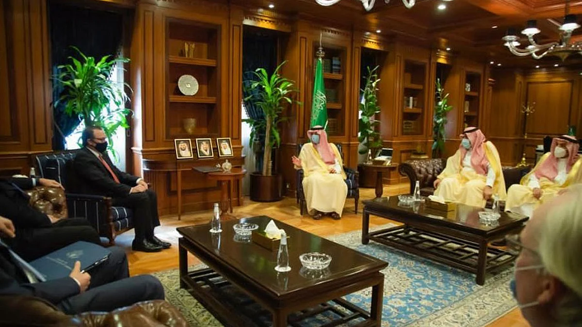 بالصور.. الجبير يبحث مع مسؤول أمريكي القضايا الإقليمية والدولية