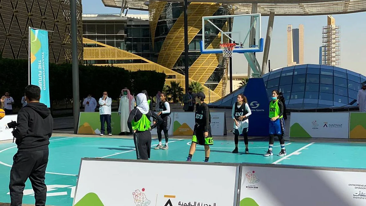 فريق ملف «الرياض 2030» يُدّشن فعالية «السلة الثلاثية»