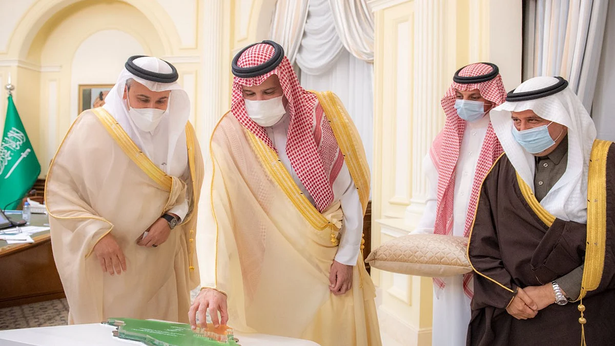 تدشين 4 مشروعات لخدمة الطرق في المدينة المنورة بطول 172 كيلو مترًا
