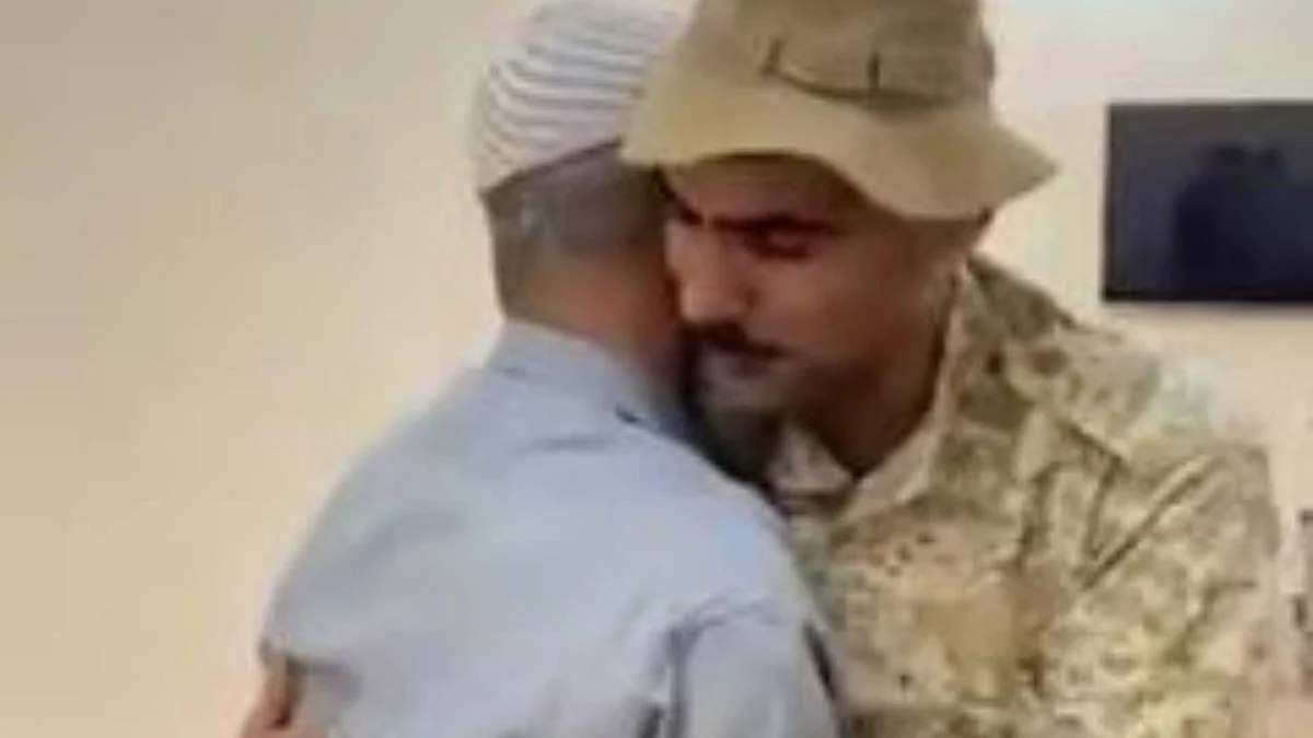 بالفيديو.. عناقُ أخوّة وسلام بين قائدين من قوات الحكومة الشرعية و«الانتقالي الجنوبي»