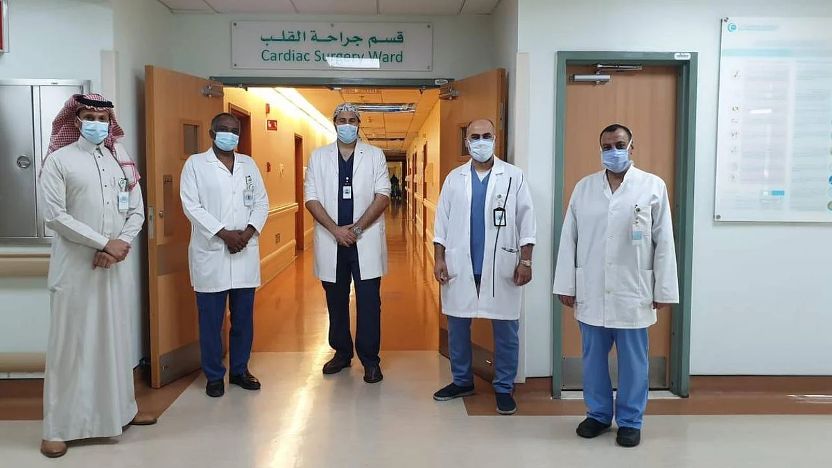 فريق طبي ينقذ قلب مريضة باستخدام الجراحة الهجينة بـ «طبية الملك عبدالله»