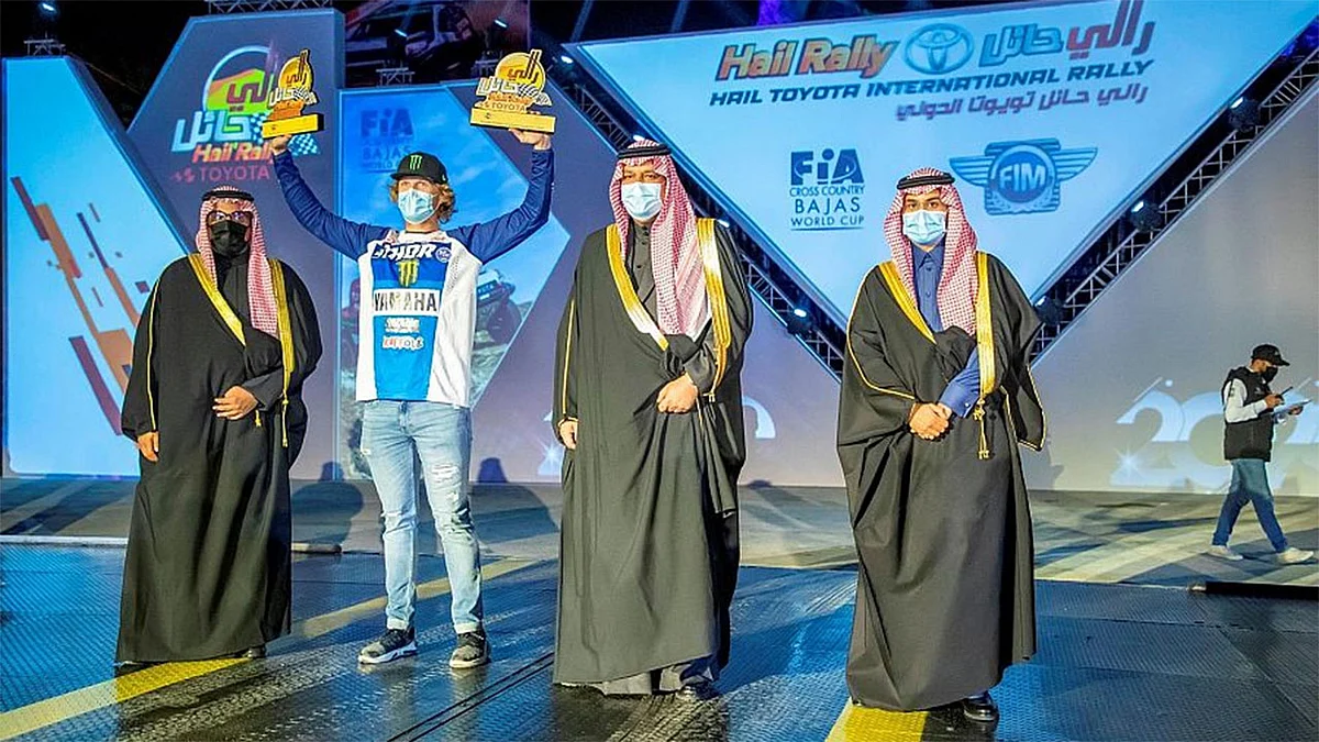بالصور.. أمير حائل يتوج الفائزين برالي باها حائل تويوتا الدولي 2020