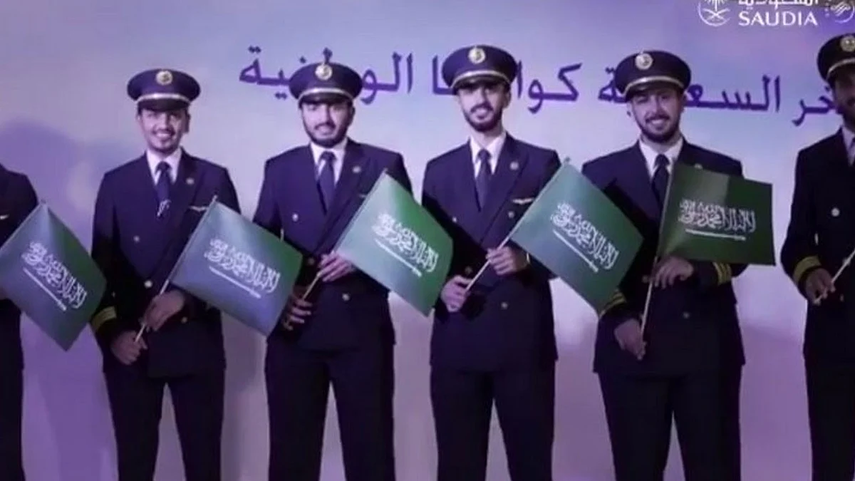 «الخطوط السعودية» تحتفي بإكمال توطين وظيفة مساعد قائد الطائرة