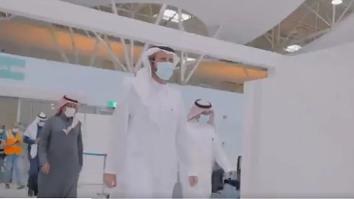 بالفيديو.. وزير ومواطنون ومقيمون يتلقون لقاح كورونا