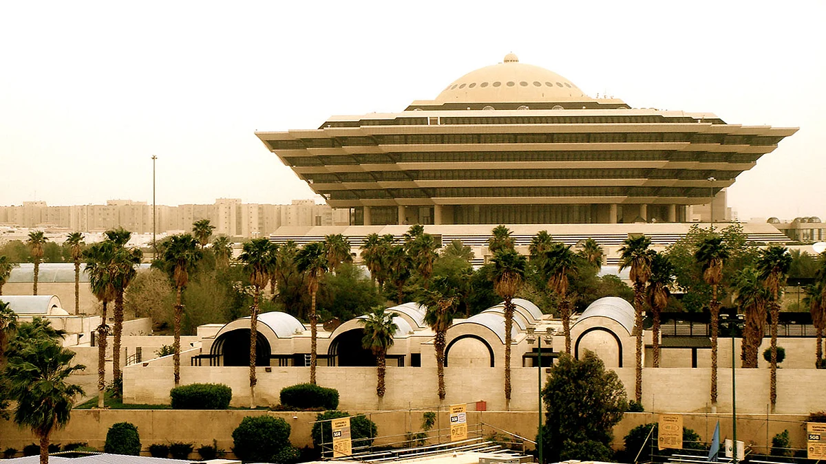الداخلية: تجمع أكثر من 50 شخصًا في حيز واحد مخالف.. والغرامة تصل إلى 30 ألف ريال