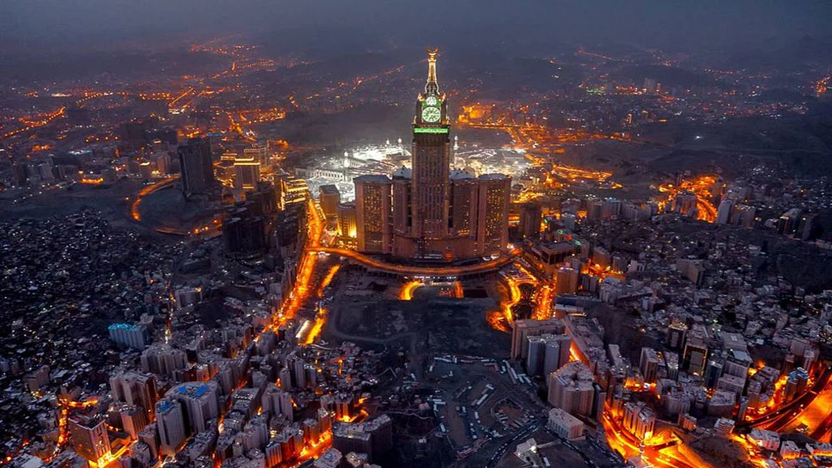 تخصيص مسارين بالقرب من الكعبة في صحن الطواف لكبار السن وذوي الإعاقة