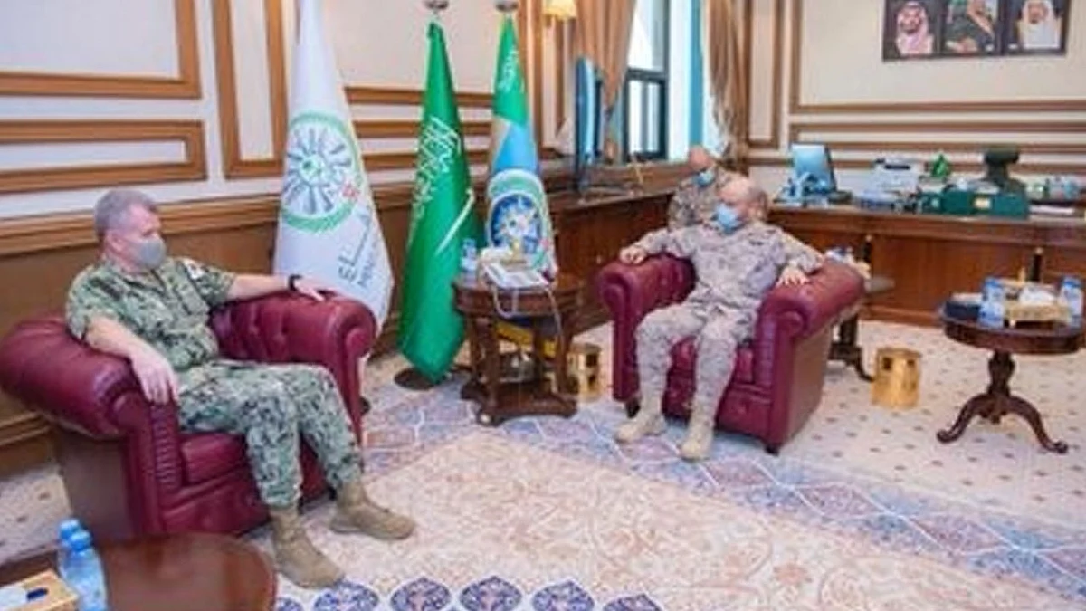 بالصور.. رئيس الأركان يبحث التنسيق مع قائد البحرية بالقيادة المركزية الأمريكية