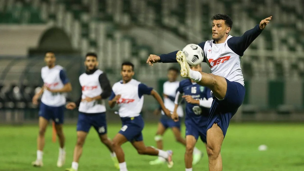 السومة يقود هجوم الأهلي.. والفتح يُجرى تعديلًا طفيفًا على كتيبة الكأس