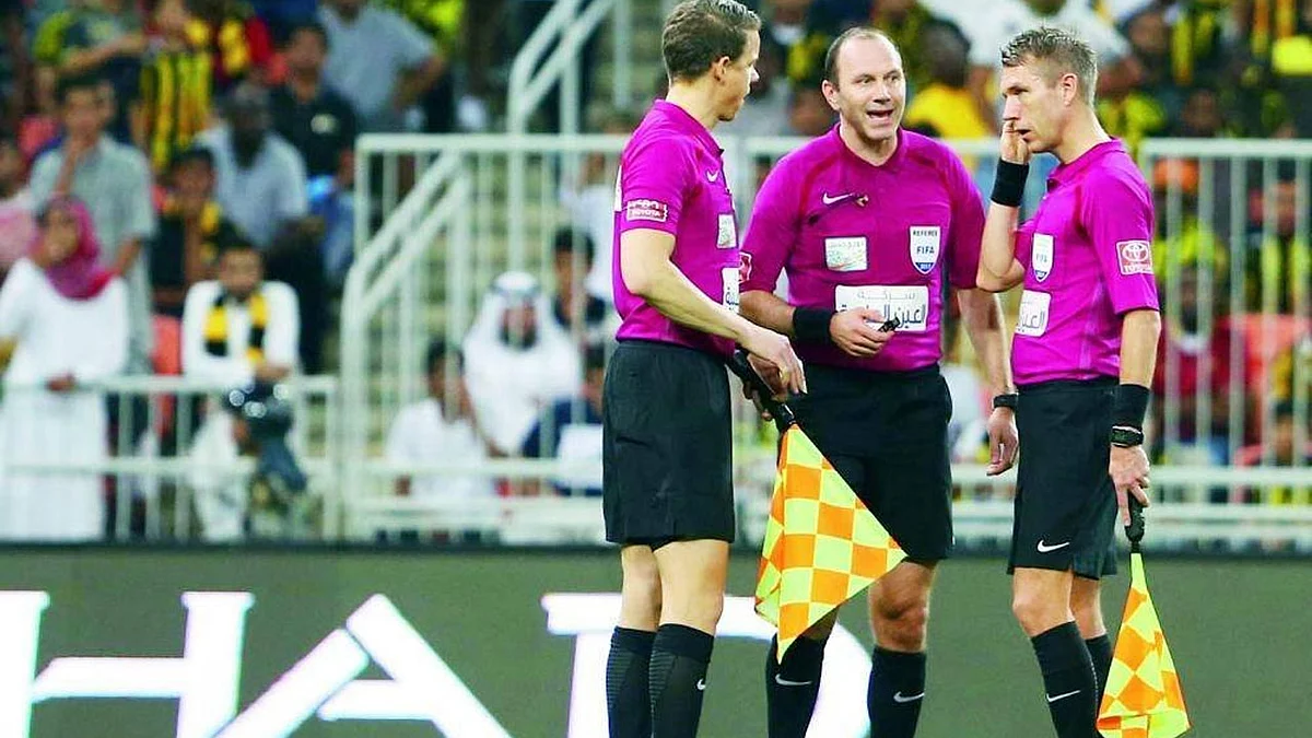 الشهري: الهلال يمُّر بضائقة مالية تمنعه من طلب حكام أجانب