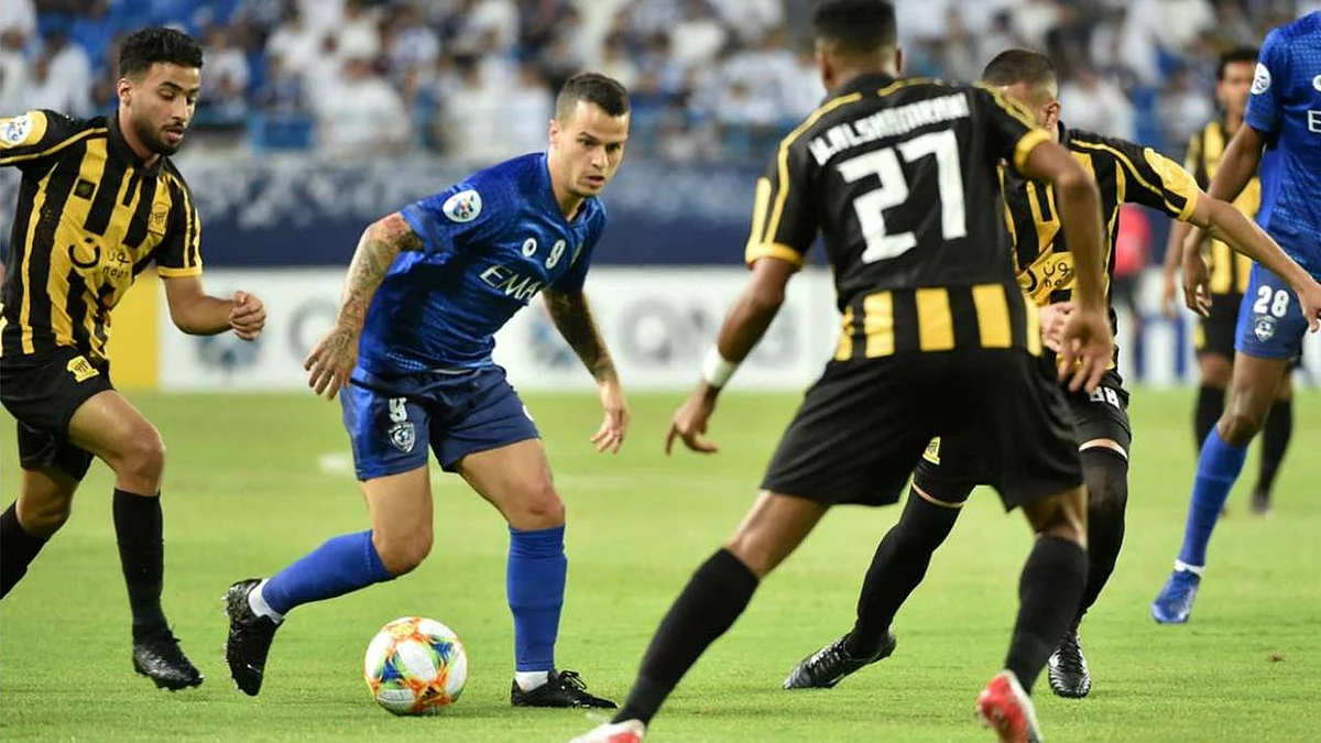الهلال vs الاتحاد.. تعرف على حكام كلاسيكو المملكة
