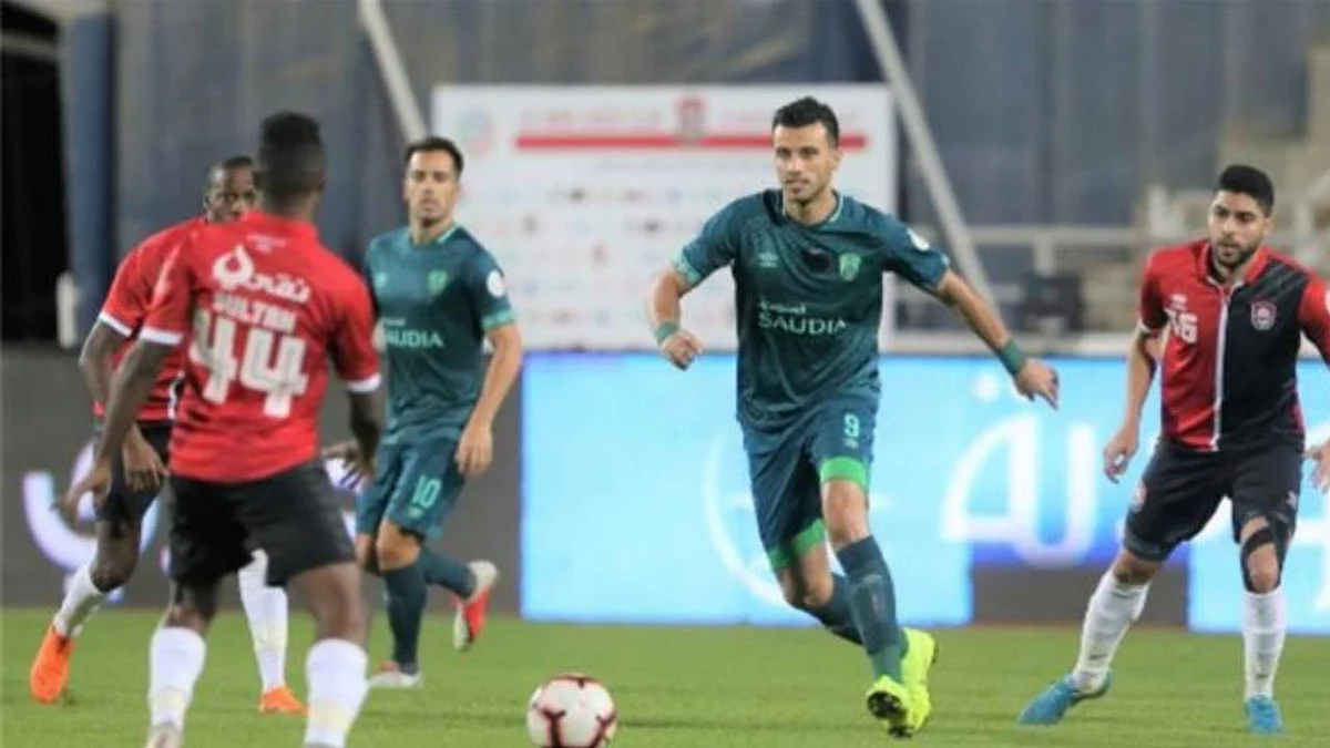 الأهلي يواجه الرائد لتضييق الخناق على الهلال في صدارة الدوري السعودي