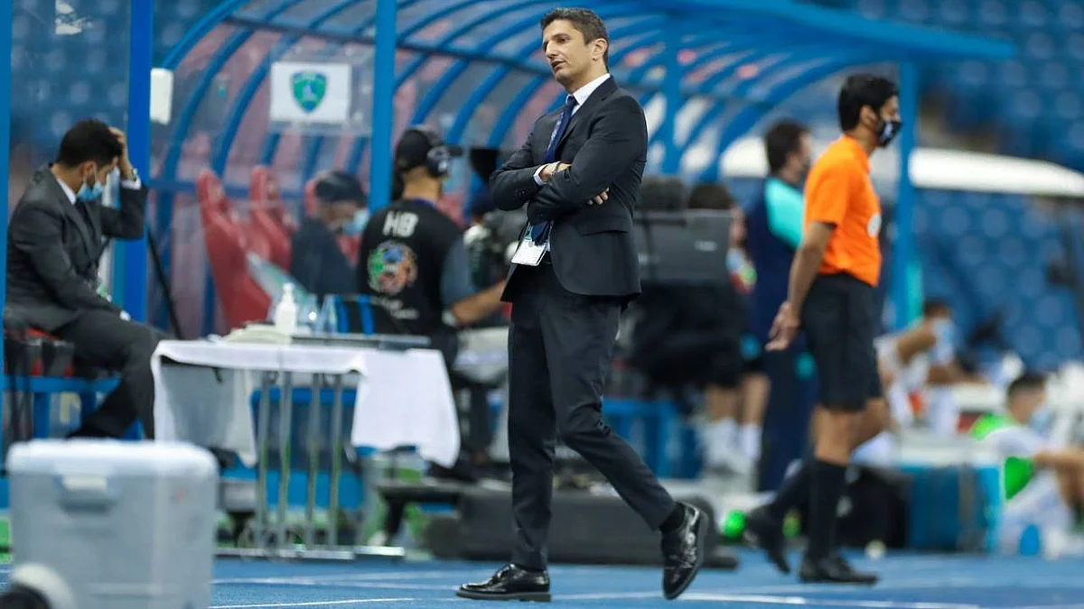 مدرب الهلال يشن هجومًا حادًا على «الجهلاء»