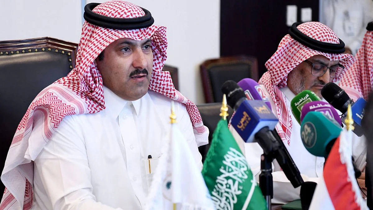 السفير آل جابر: استهداف الحكومة اليمنية عمل إرهابي.. واتفاق الرياض سيمضي قدمًا