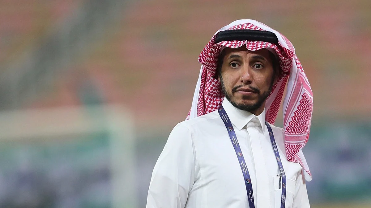 لجنة الانضباط تعاقب رئيس النصر بسبب الكمامة