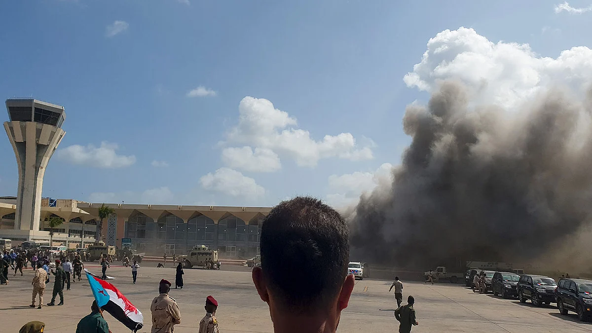 مقتل أحد موظفي الصليب الأحمر وفقدان 2 وإصابة 3 في انفجار عدن الإرهابي