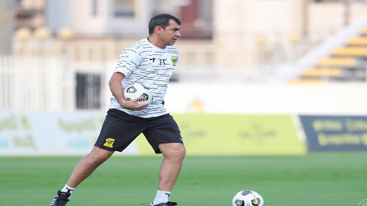 مدرب الاتحاد يُبارك الختام «العظيم» لعام 2020.. ويتوعد الشباب