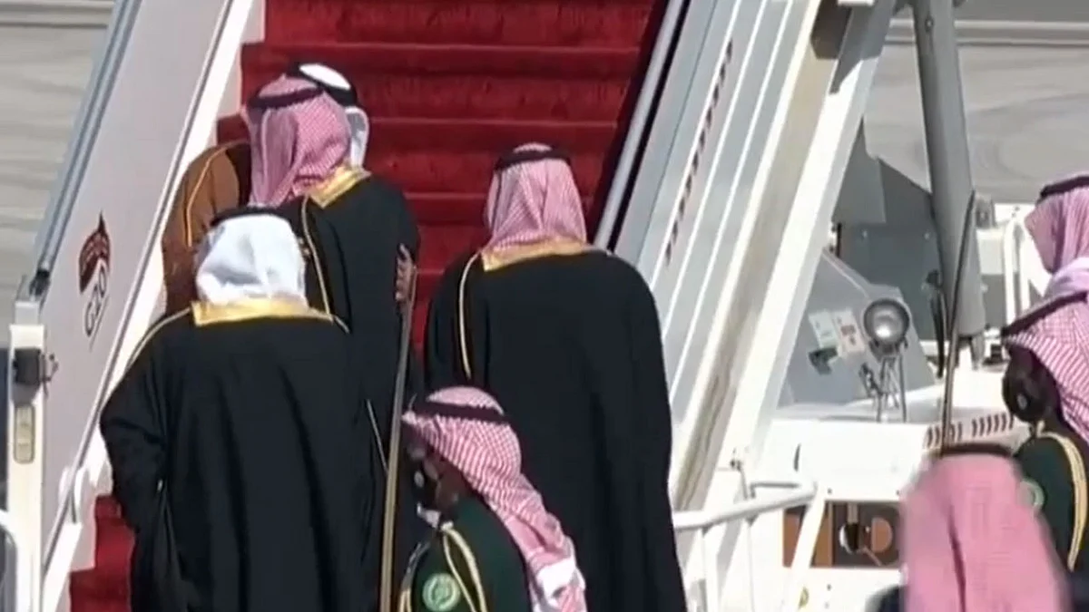 بالفيديو.. لحظة استقبال ولي العهد أمير قطر.. «عناق» يكشف حجم الترابط بين البلدين
