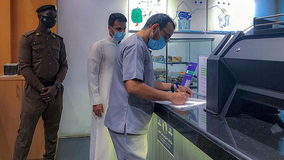 بالصور.. فرض غرامات على 56 منشأة مخالفة للإجراءات الاحترازية بالمدينة المنورة